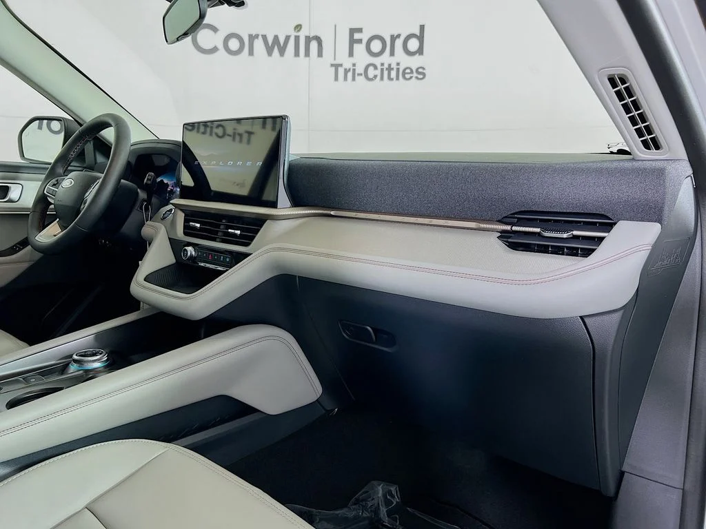 New 2026 Star White Metallic Tri-Coat Ford Active image 31