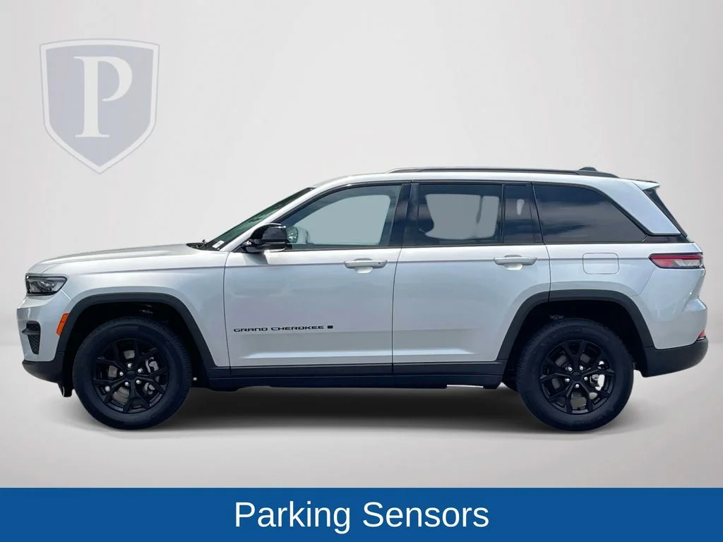 Used 2025 Silver Jeep Altitude image 6