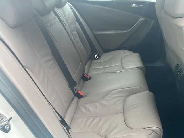 Used 2008  Volkswagen Lux image 15