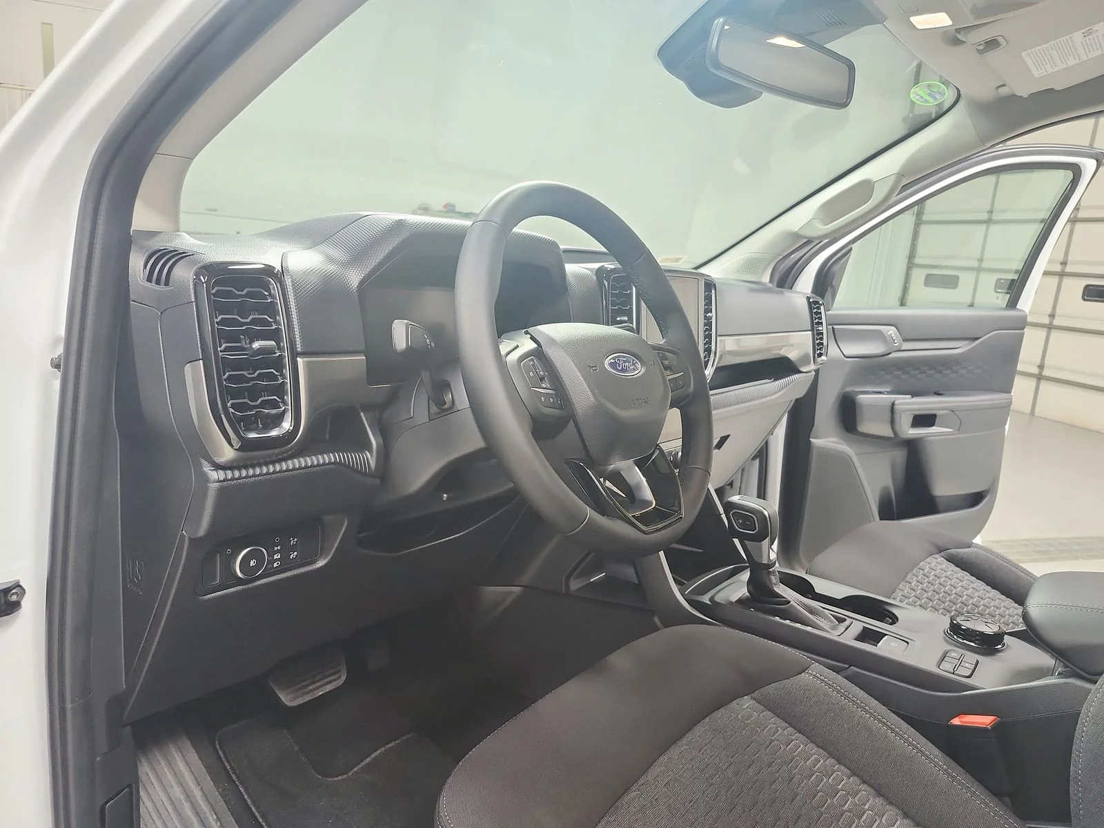 New 2026 Oxford White Ford XLT image 19