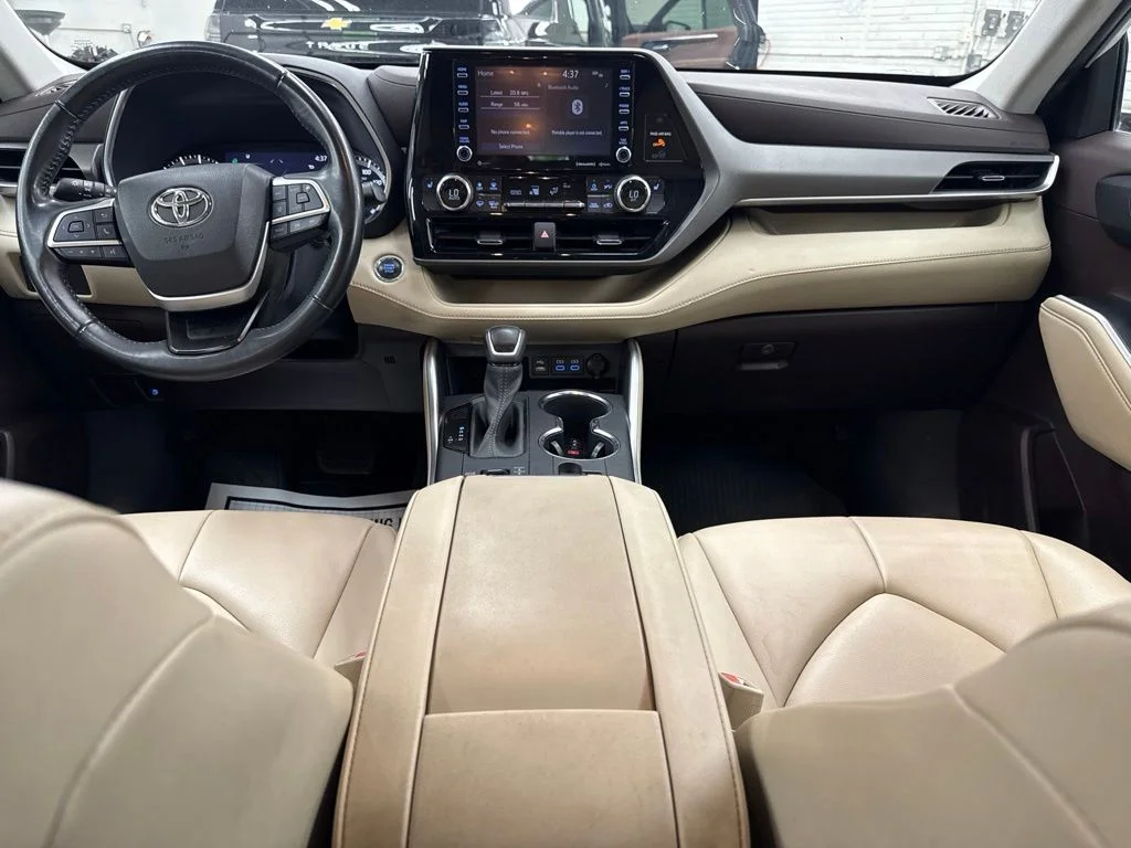 Used 2022 Beige Toyota XLE image 19