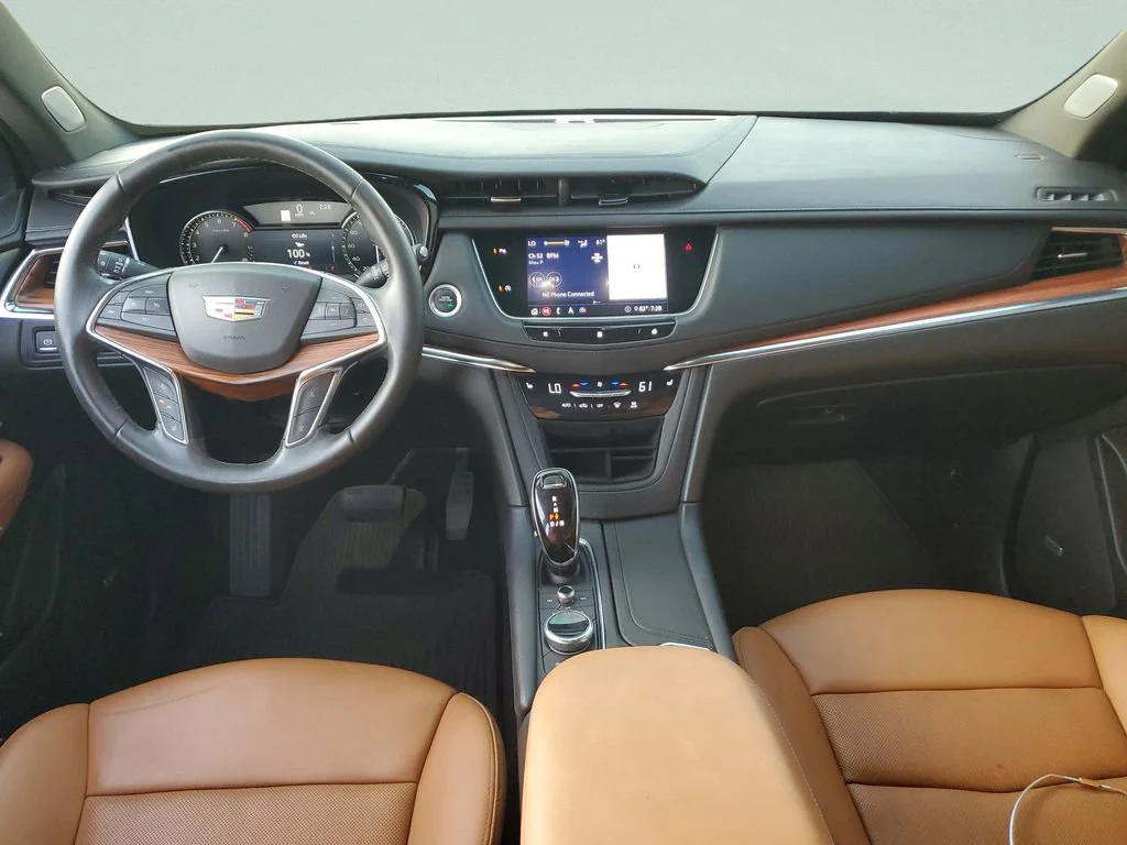 Used 2020 CRYSTAL WHITE TRICOAT Cadillac Premium Luxury FWD image 11