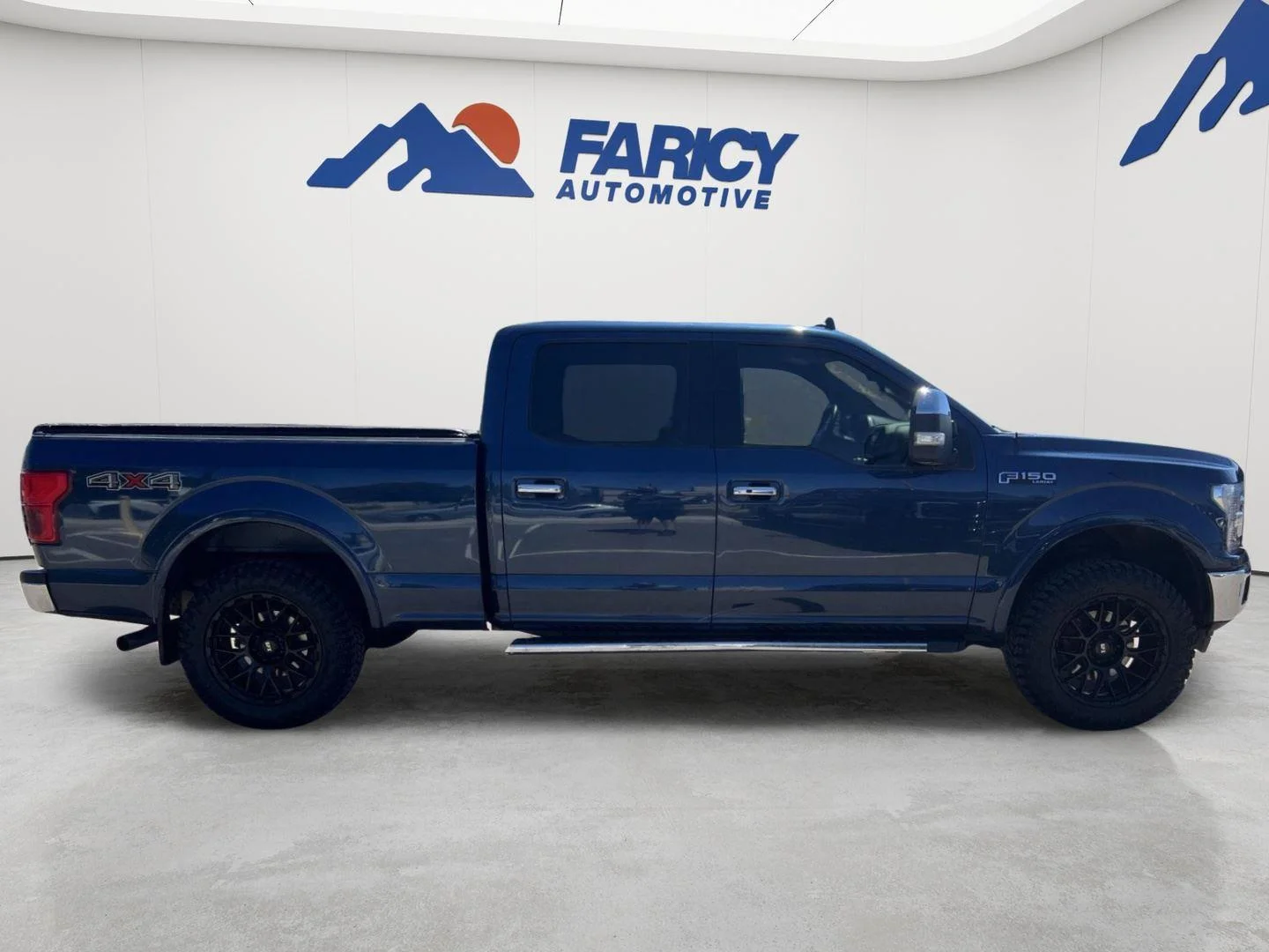Used 2019 Blue Jeans FORD LARIAT image 4