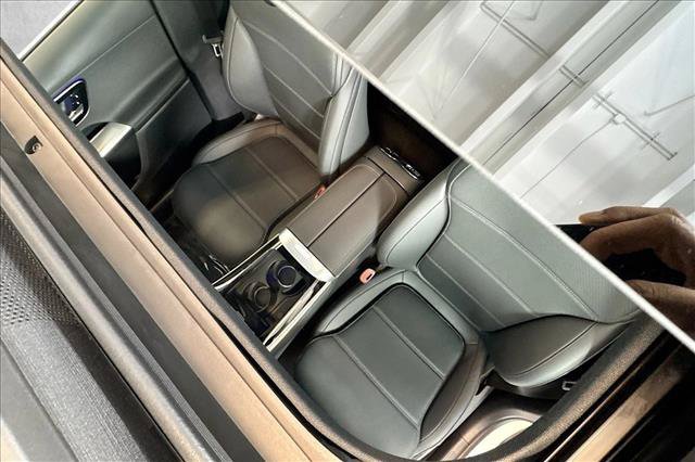 New 2026 Polar White Mercedes-Benz GLC 300 image 49