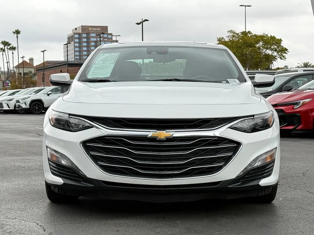 Used 2024 Summit White Chevrolet 1LT image 3