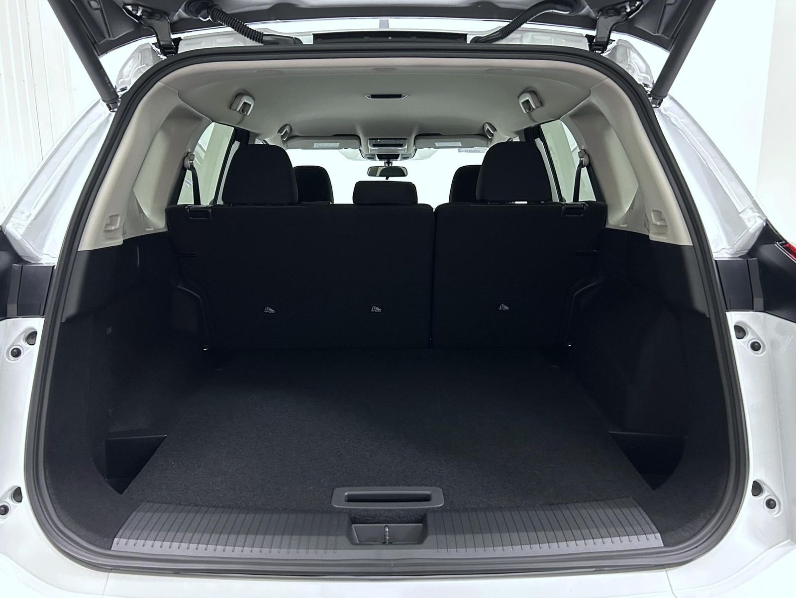 New 2026 Everest White Pearl TriCoat Nissan SV image 21