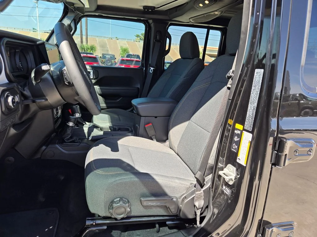 Used 2025 Black Jeep Sport S image 9