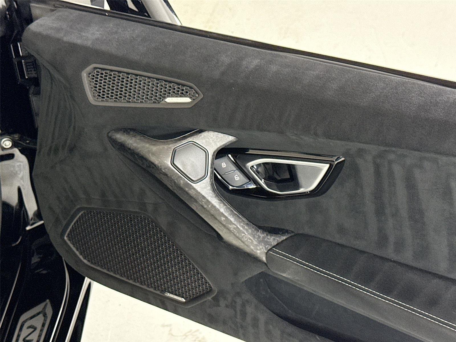 Used 2018 Nero Noctis Lamborghini Performante Spyder | Carbon Buckets | Branding Pkg image 29