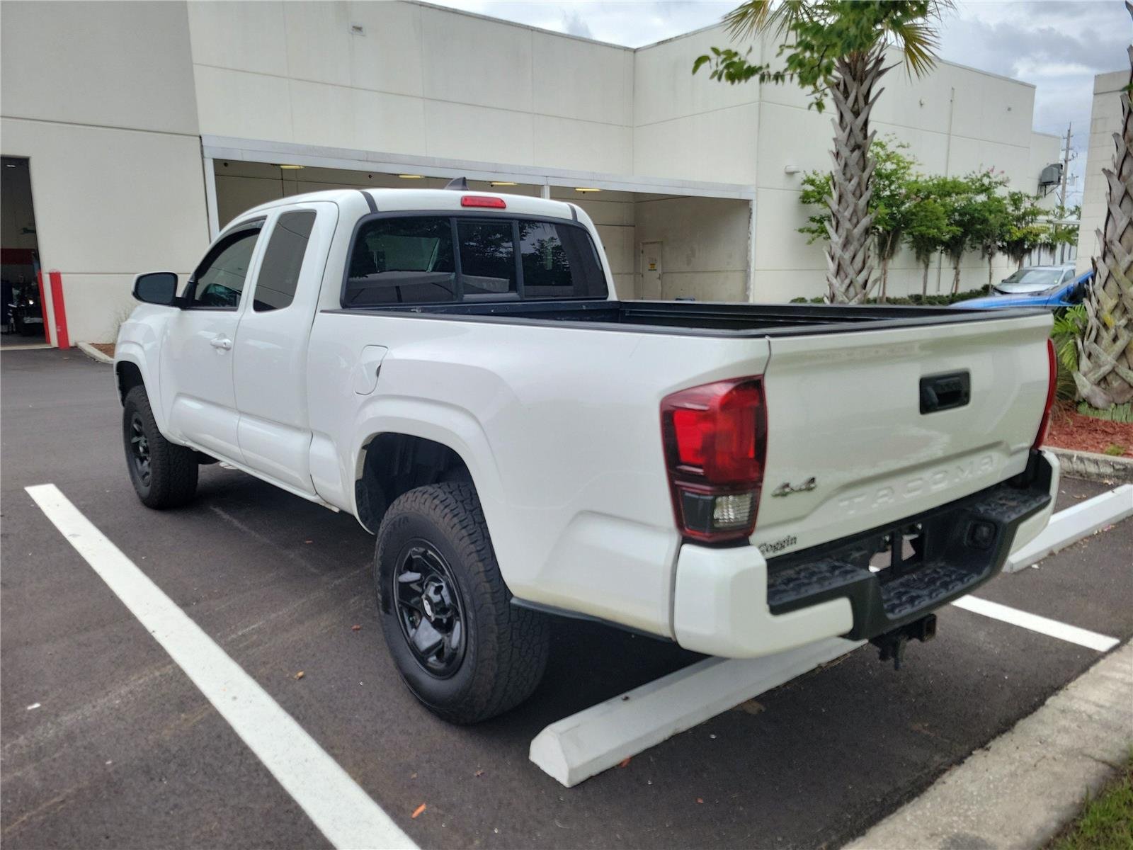 Used 2023 ICE CAP TOYOTA TRUCK SR image 2