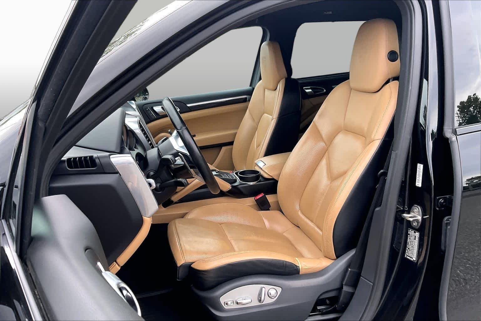 Used 2018 Black Porsche  image 7