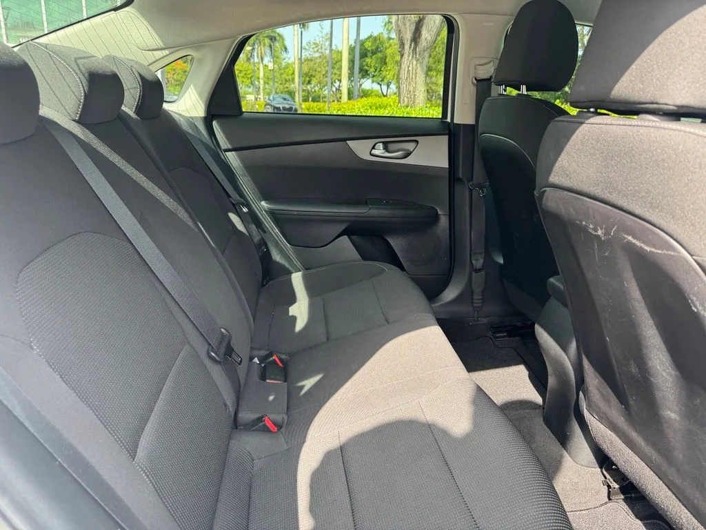 Used 2019 White Kia LXS image 5