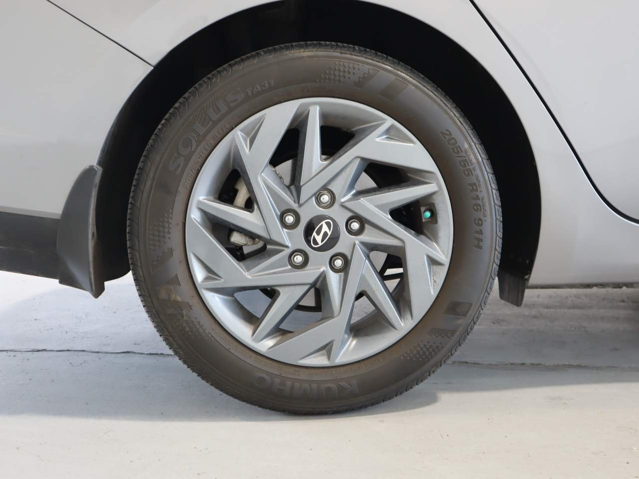 Used 2024 Ecotronic Gray Pearl Hyundai SEL image 9