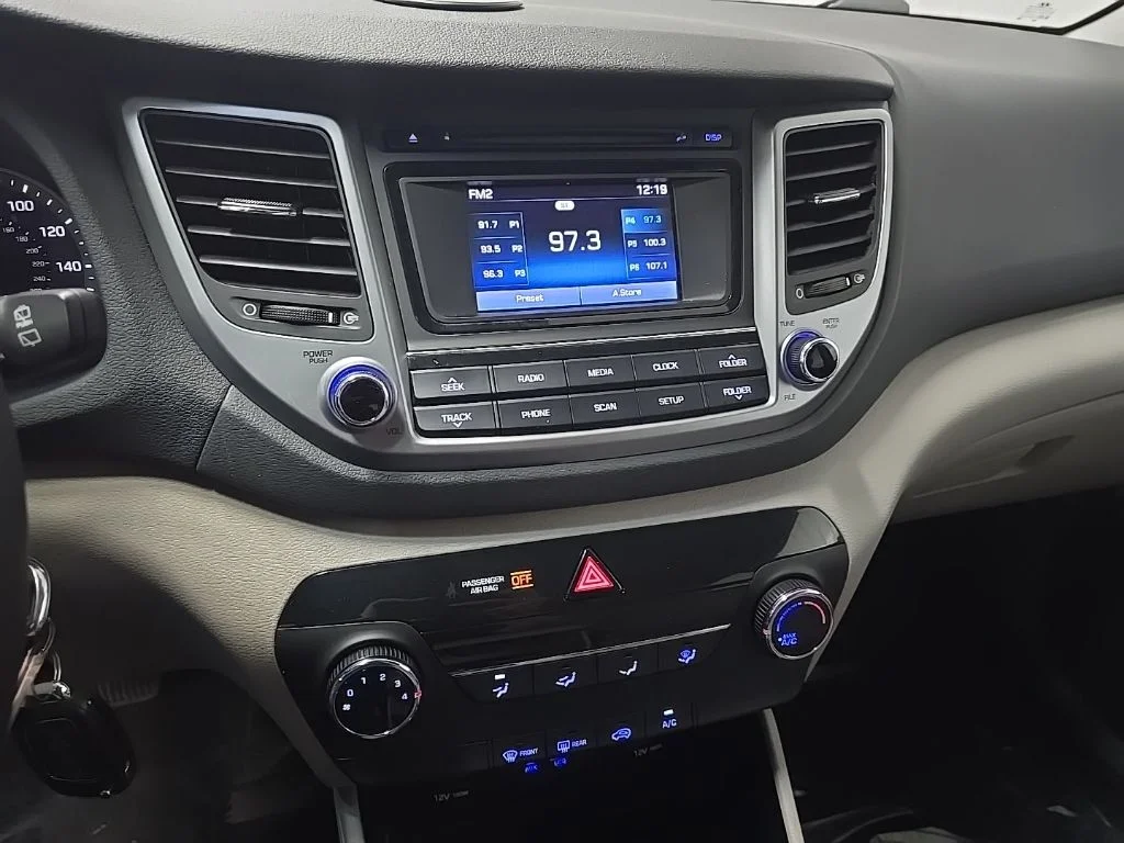 Used 2018 Gray Hyundai SE image 24