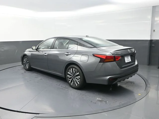Used 2024 Gray Nissan 2.5 SV image 7