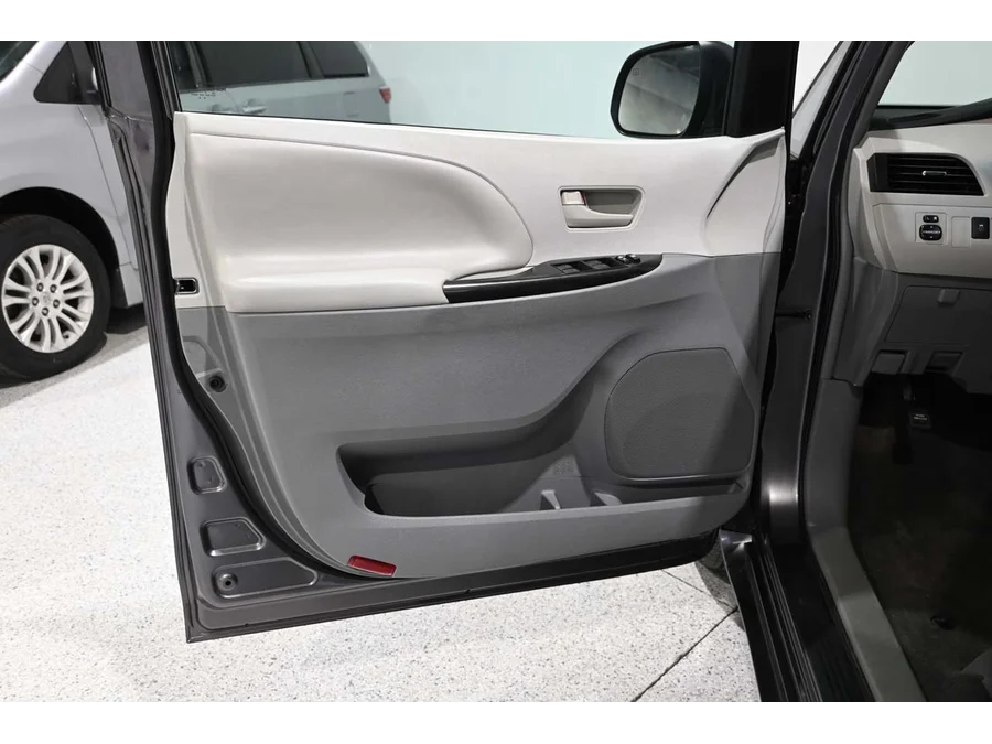 Used 2013 GRAY Toyota LE Mobility Handicap Van image 27