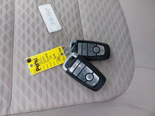 Used 2022 Blue Ford SE image 34