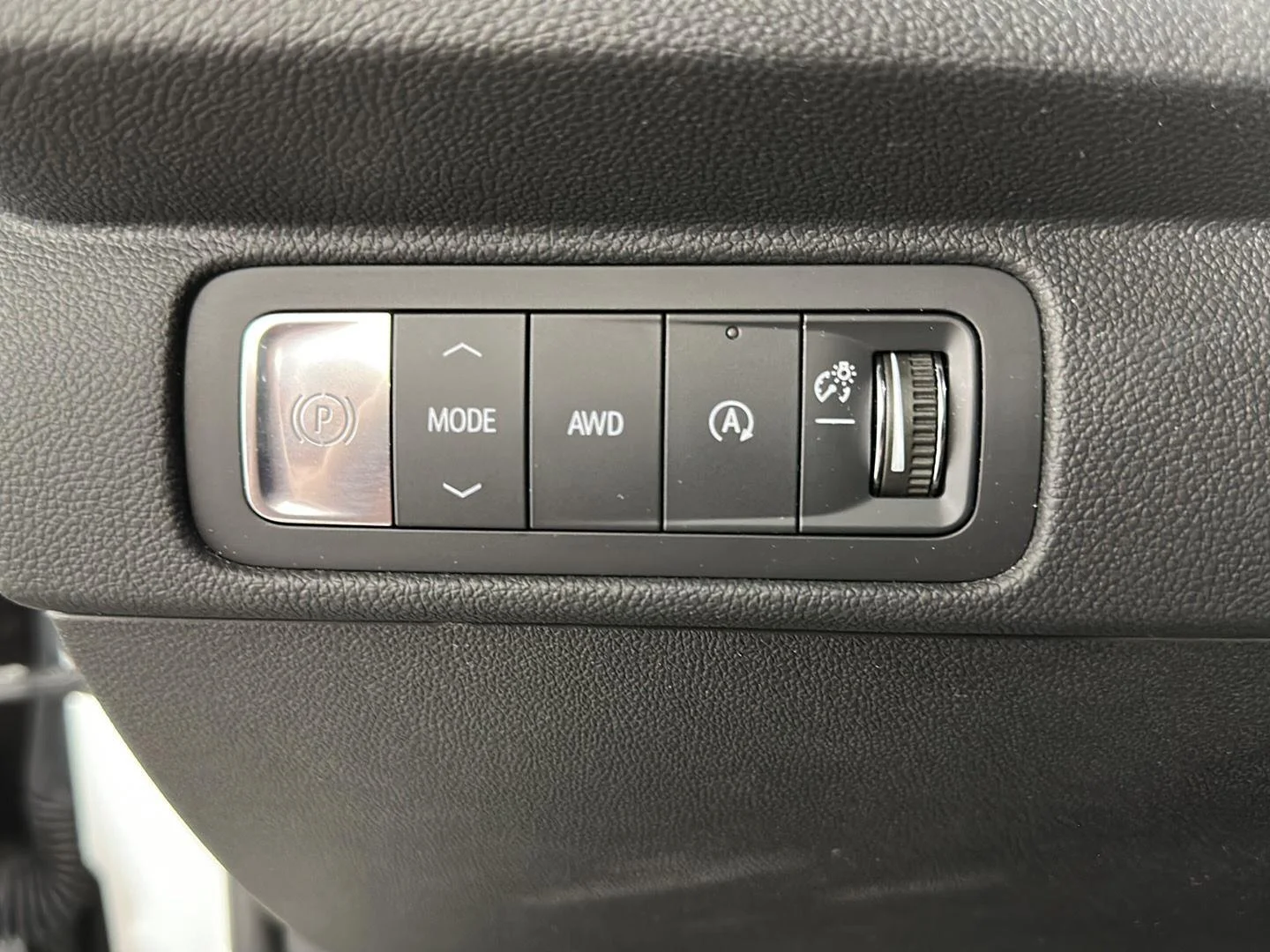 Used 2024 Summit White Chevrolet AWD Z71 image 24