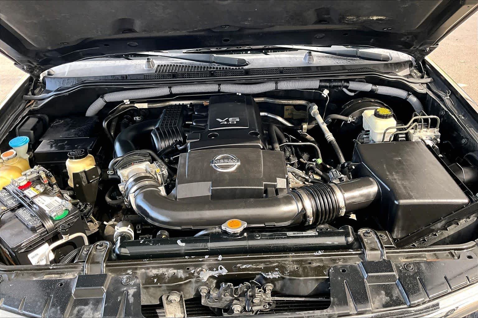 Used 2010 Super Black Nissan SE image 29