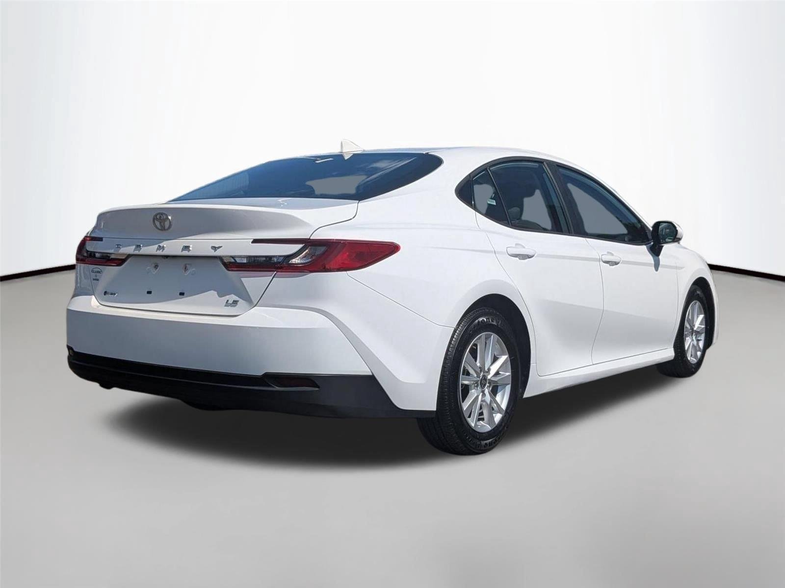Used 2025  TOYOTA  image 5