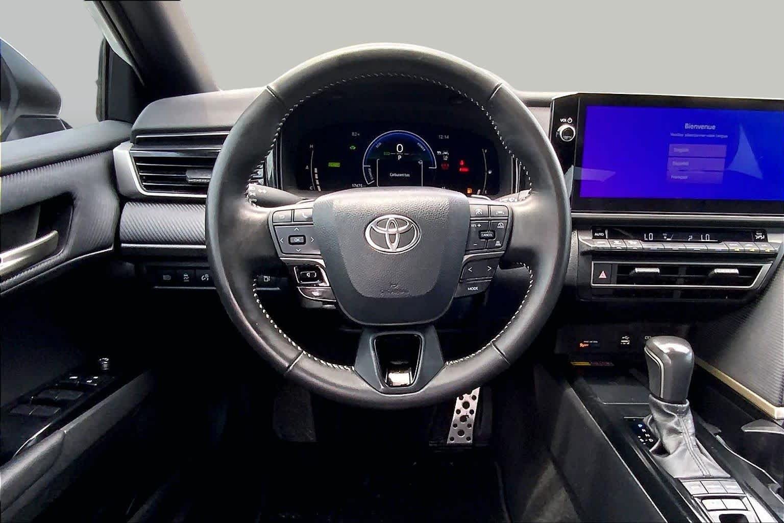 Used 2025 Ice Cap Toyota SE image 4