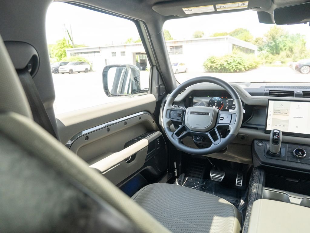 Used 2025 Green Land Rover OCTA image 18