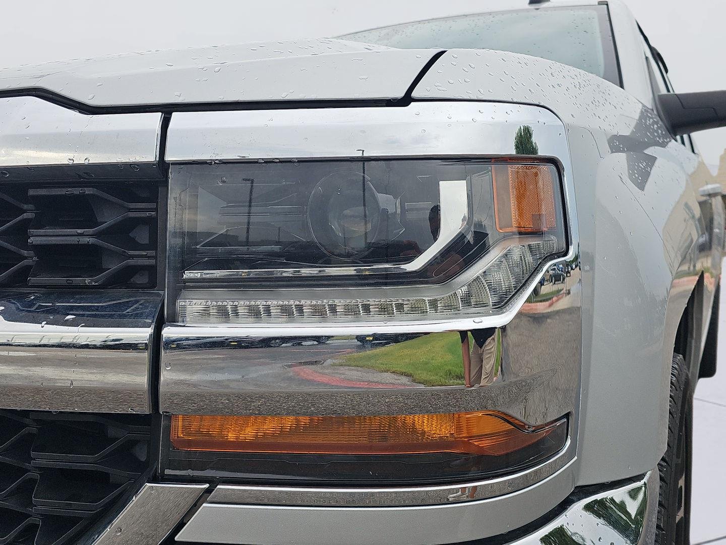 Used 2018 Silver Ice Metallic Chevrolet LT image 10
