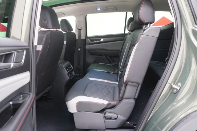 New 2026 Avocado Green Pearl Volkswagen 2.0T Peak Edition image 21
