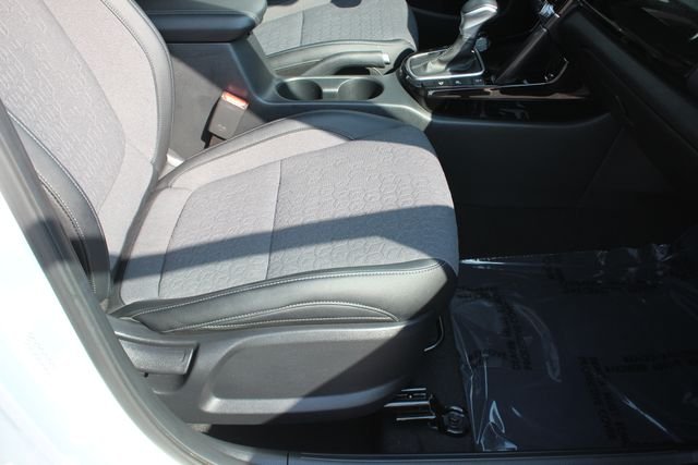 Used 2024 White Kia S image 33