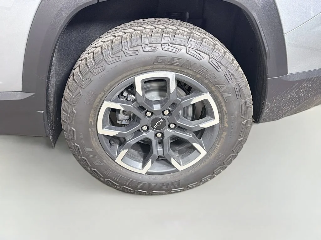 New 2027 Sterling Gray Metallic Chevrolet ACTIV image 27