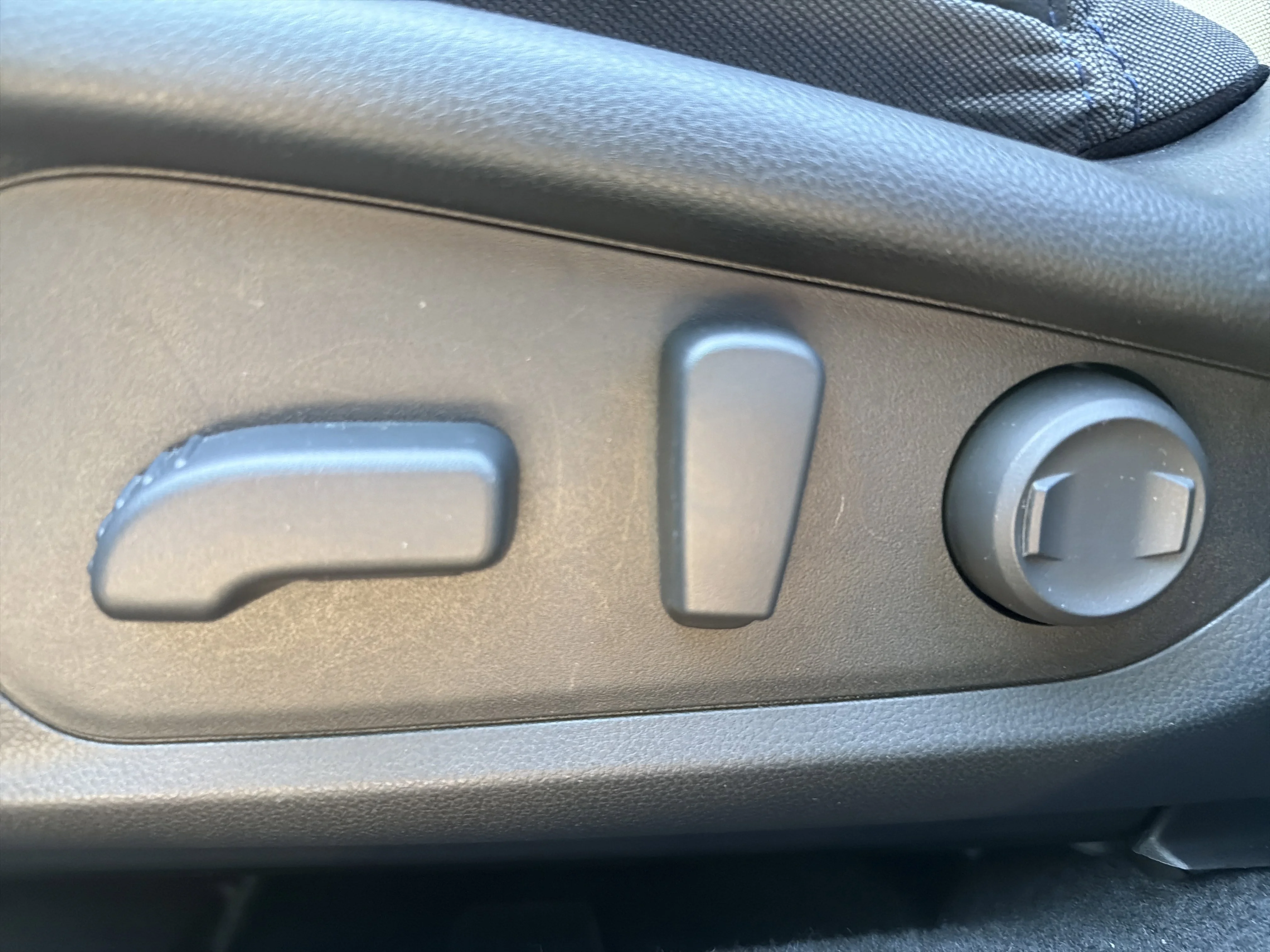 Used 2025 Crystal White Pearl Subaru Premium image 20