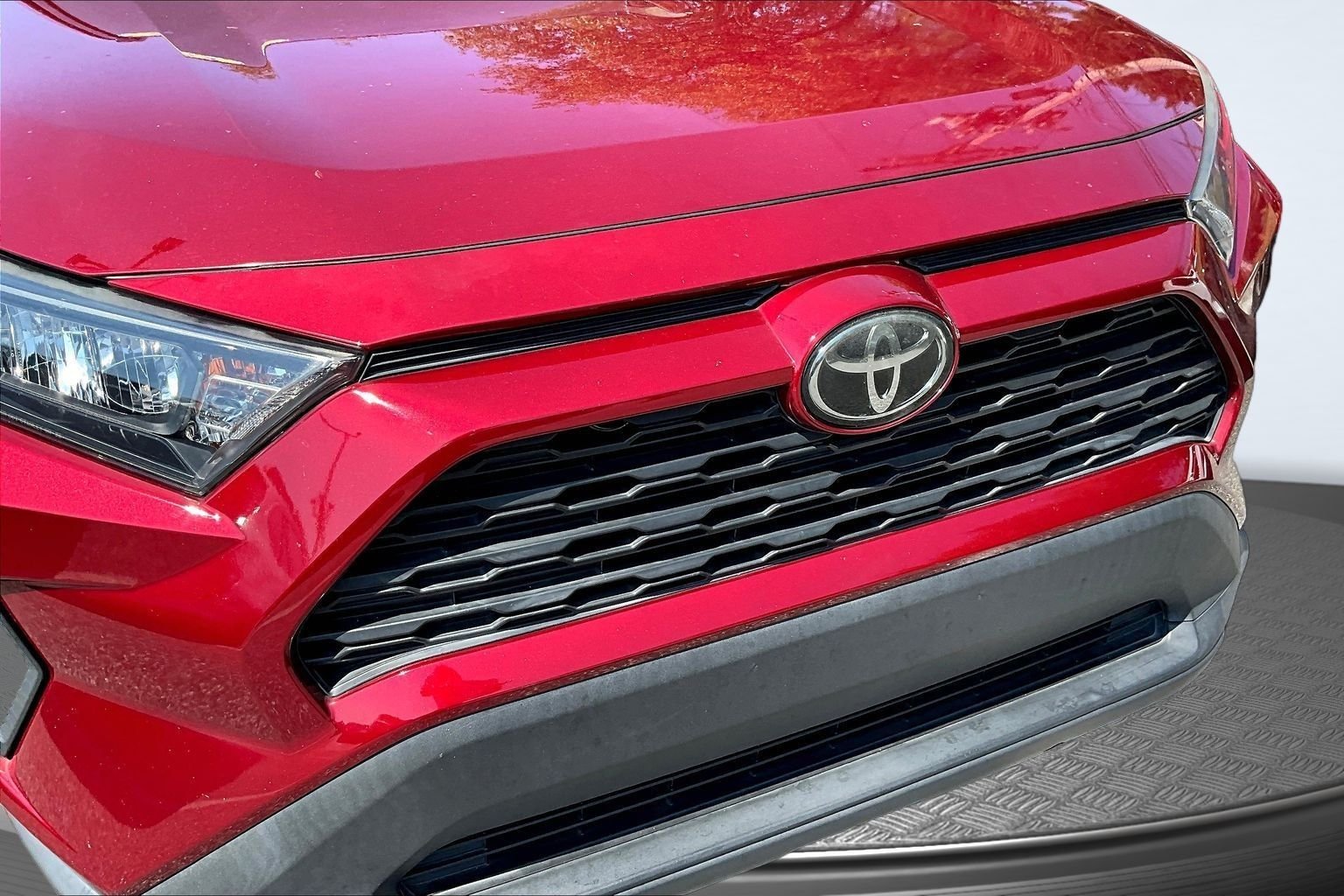 Used 2020 Red Toyota LE image 29