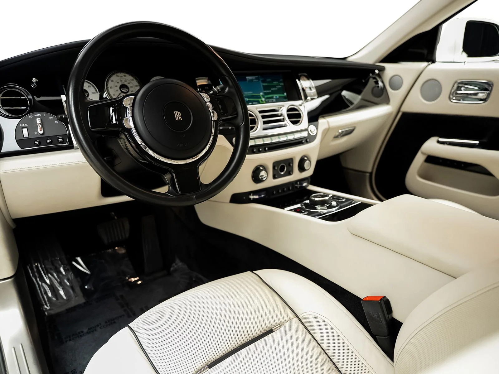 Used 2017 White Rolls-Royce Base image 2