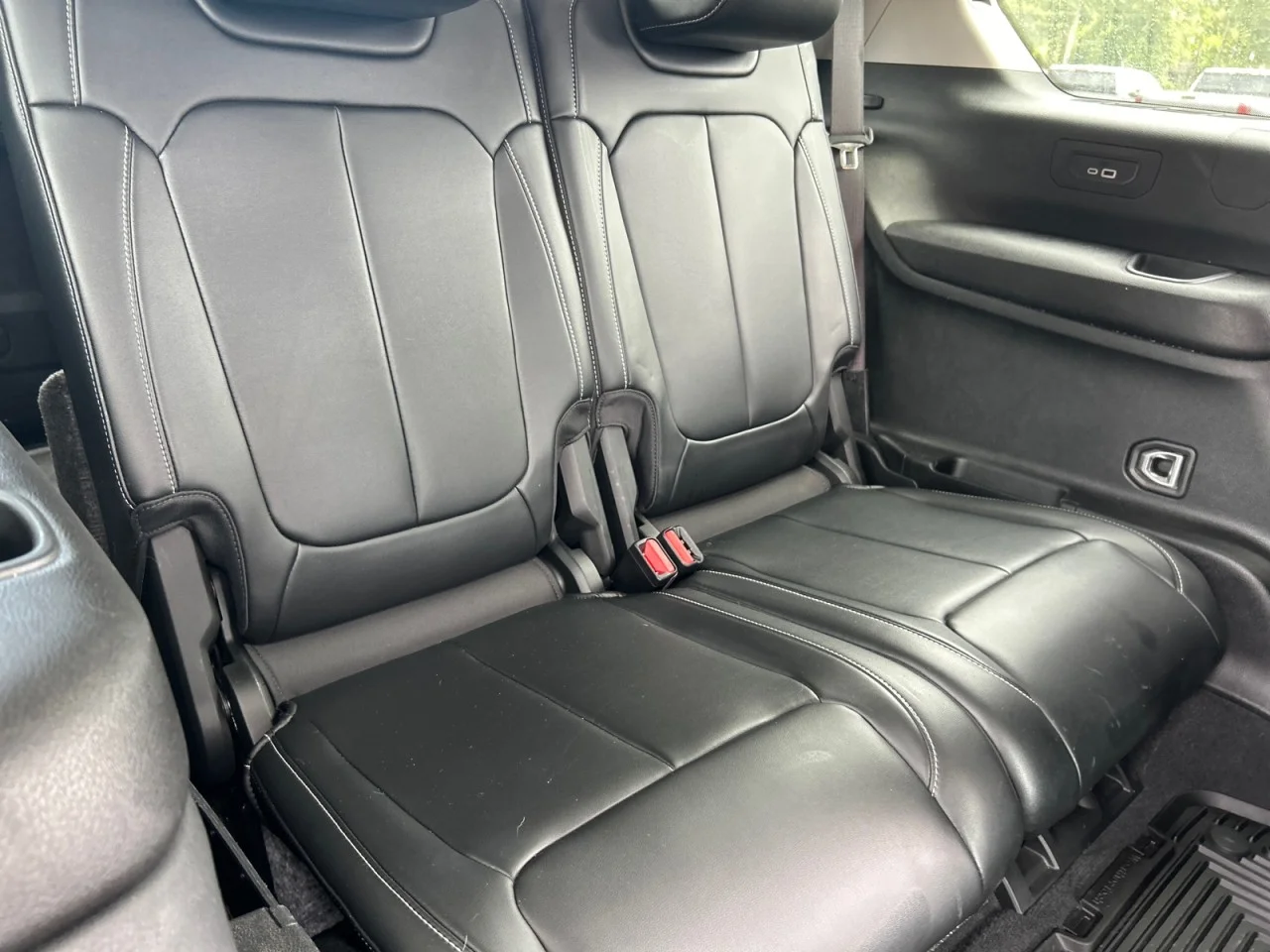 Used 2021  Jeep Limited image 20