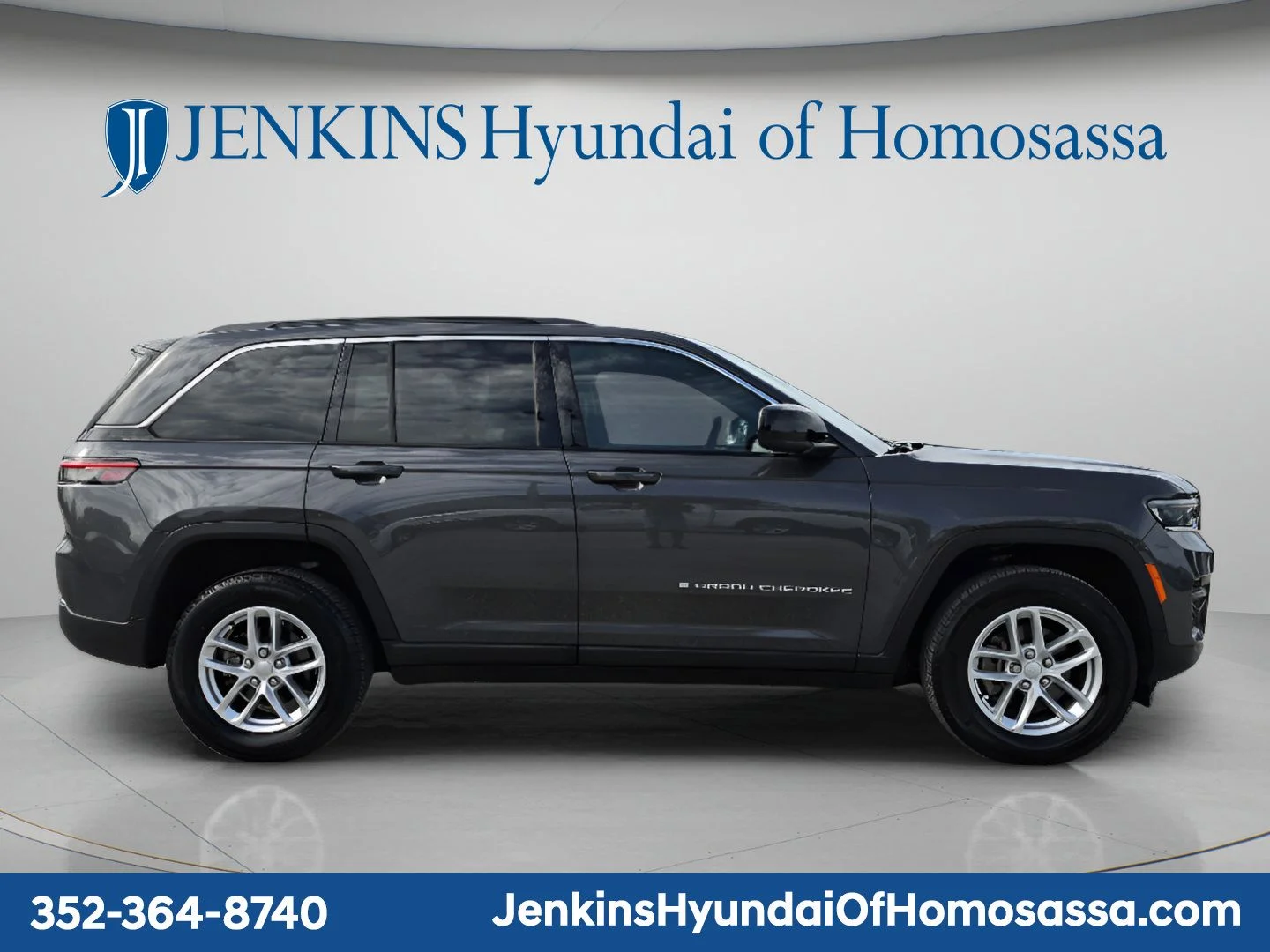 Used 2024 Gray Jeep Laredo X image 2