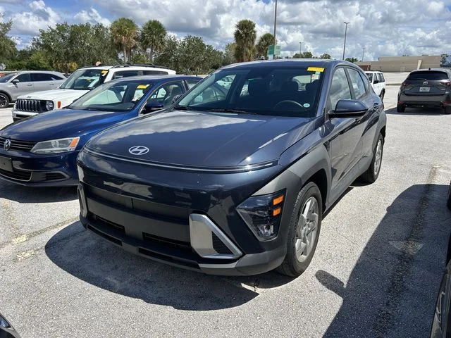 Used 2024 Blue Hyundai SE image 4