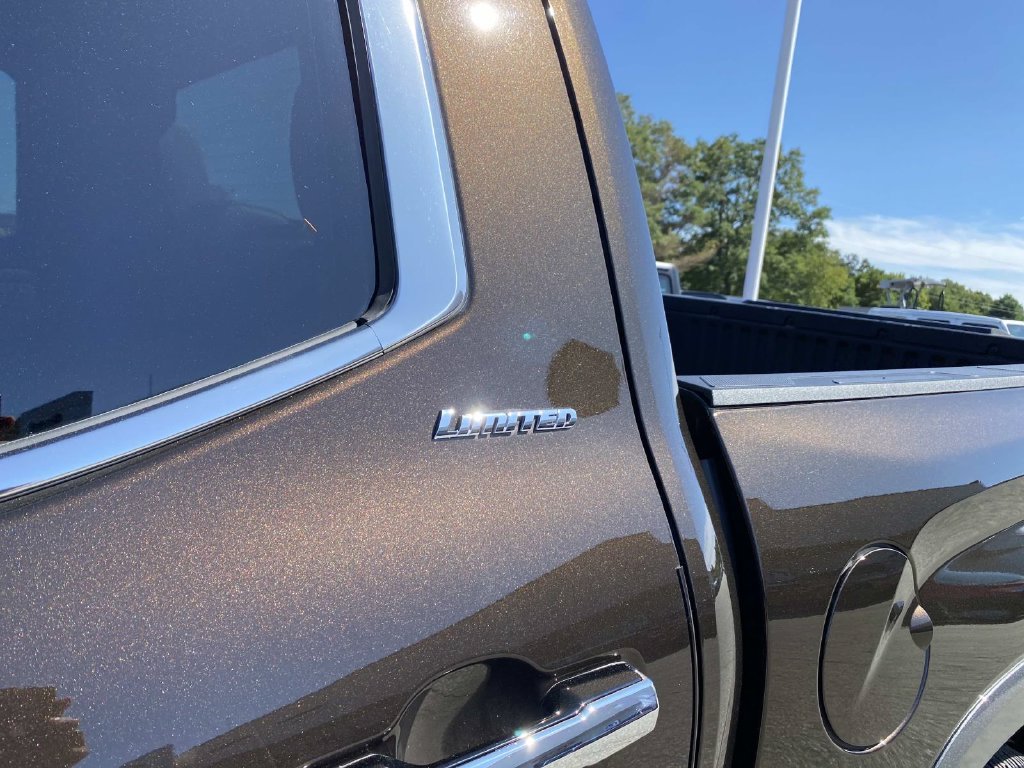 Certified Used 2025  Toyota Limited image 11