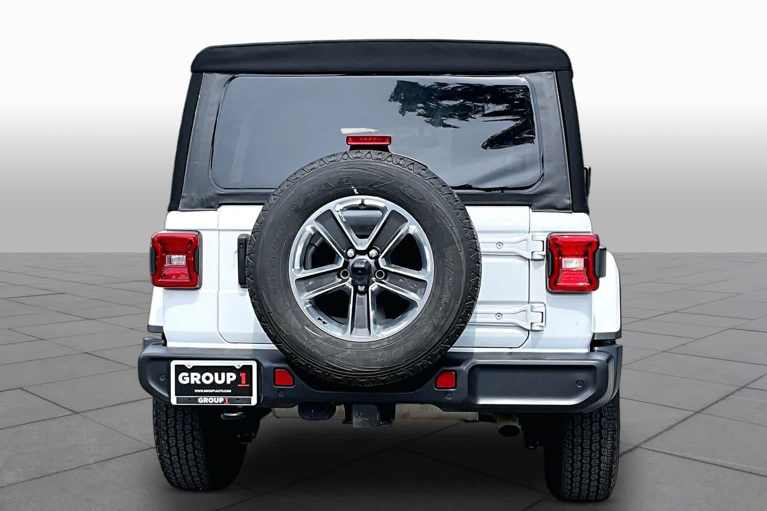 Used 2022 Bright White Clearcoat Jeep Unlimited Sahara image 5