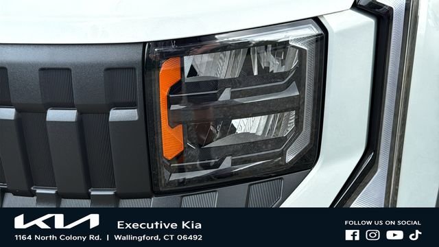 New 2027 Ivory Silver Kia LX image 7