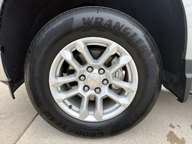 Used 2024 Gray Chevrolet LT image 19