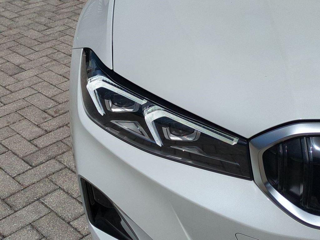 New 2026 Mineral White Metallic BMW 330i xDrive image 10