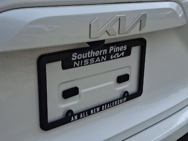 Used 2023 White Kia Wave image 32