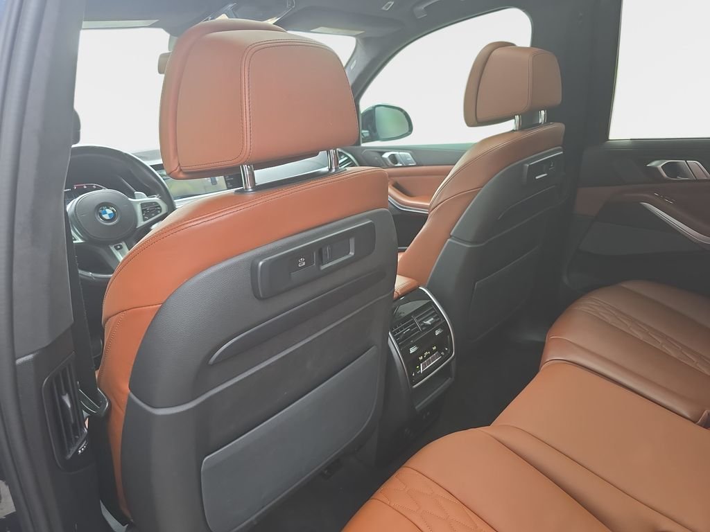 Used 2022 Arctic Grey Metallic BMW M50i image 12