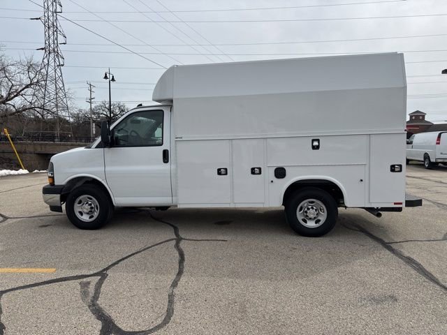 New 2025 Summit White Chevrolet 1WT image 2