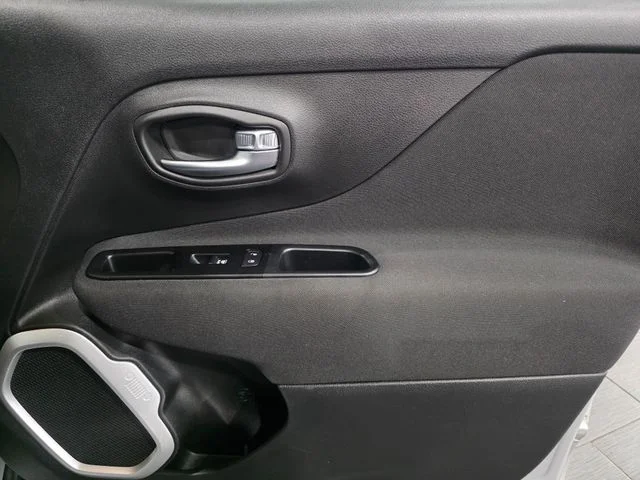 Used 2021 Silver Jeep Latitude image 13