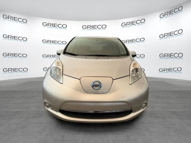 Used 2016 Brilliant Silver Nissan S image 2