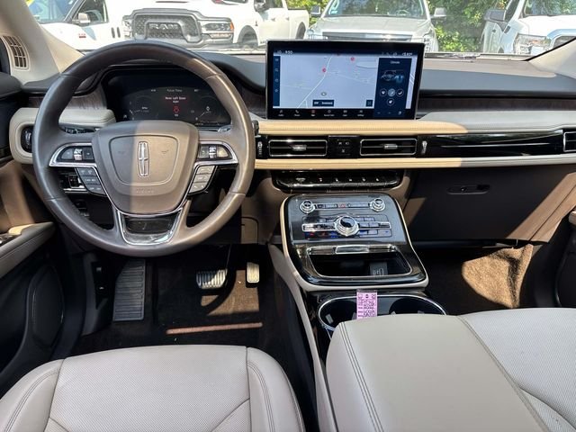 Used 2022 Pearl Metallic Lincoln Reserve image 12