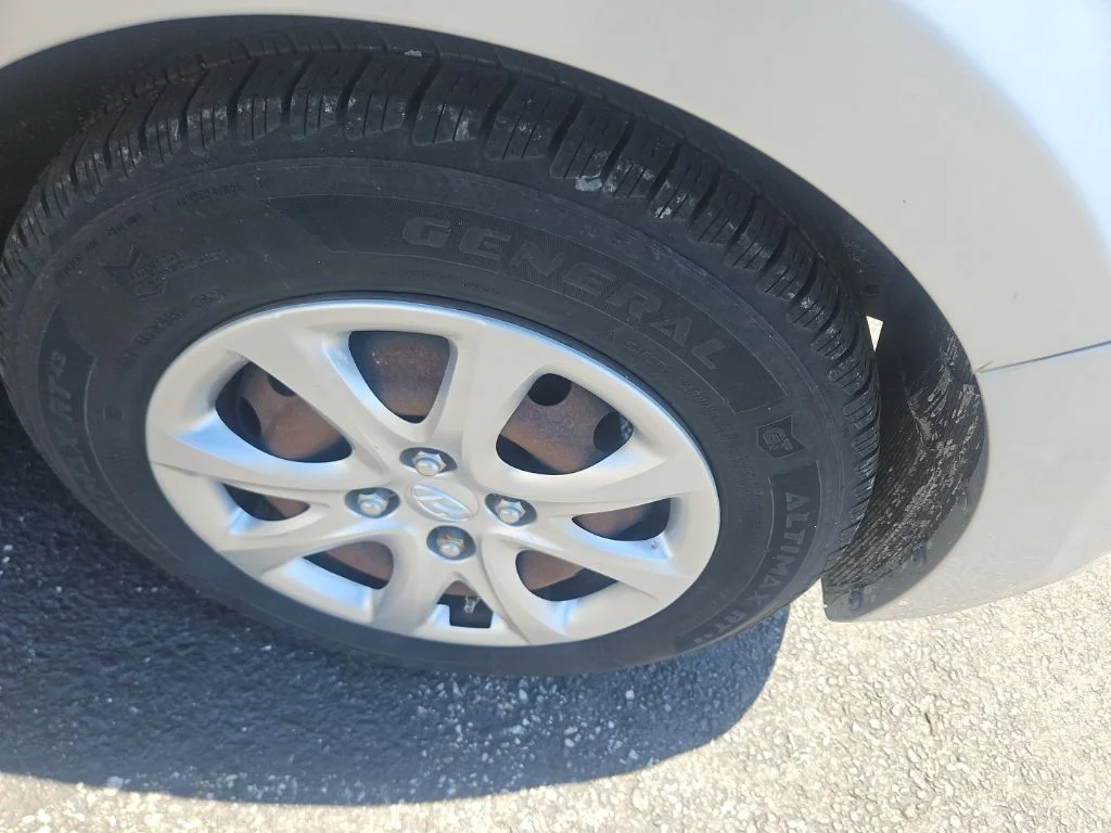 Used 2014 Silver Hyundai GS image 17