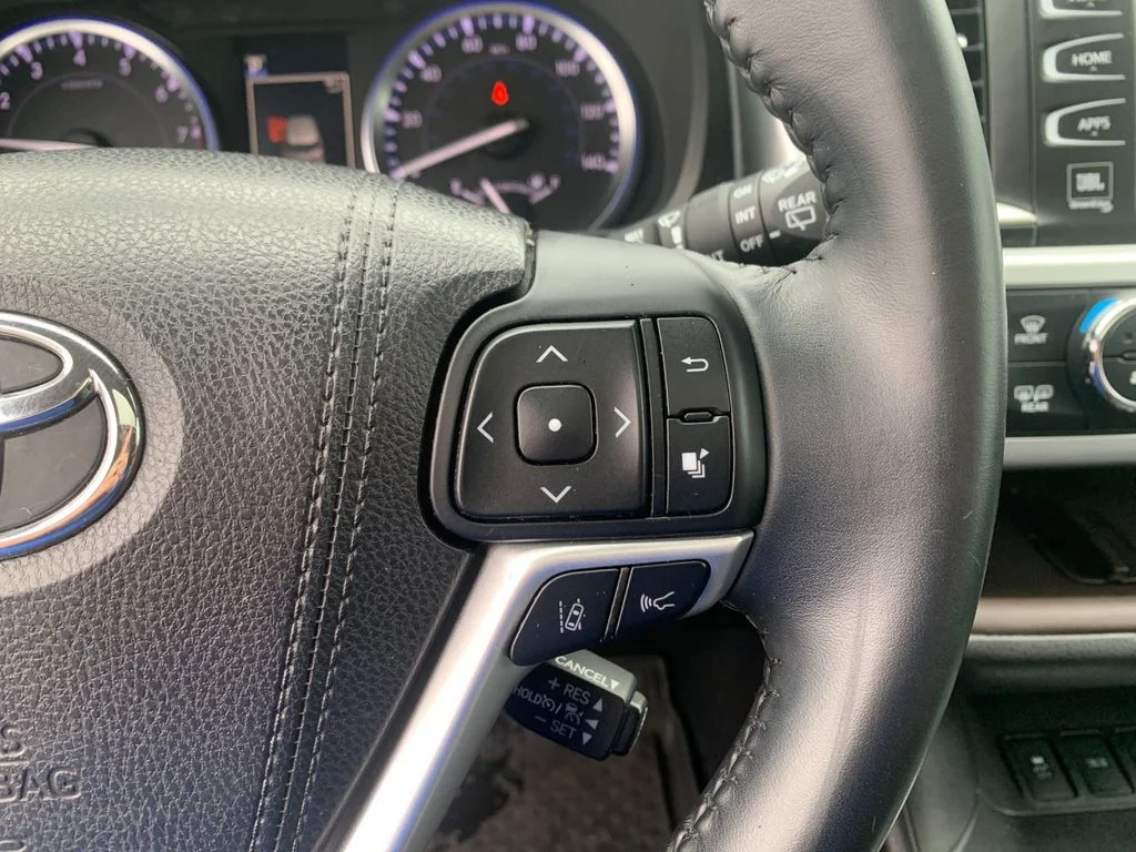 Used 2018 Silver Toyota Limited image 28