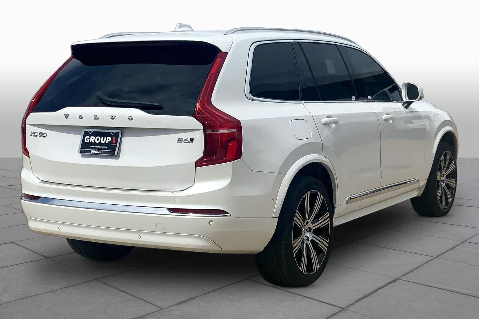 Used 2025 WHITE Volvo Ultra image 13