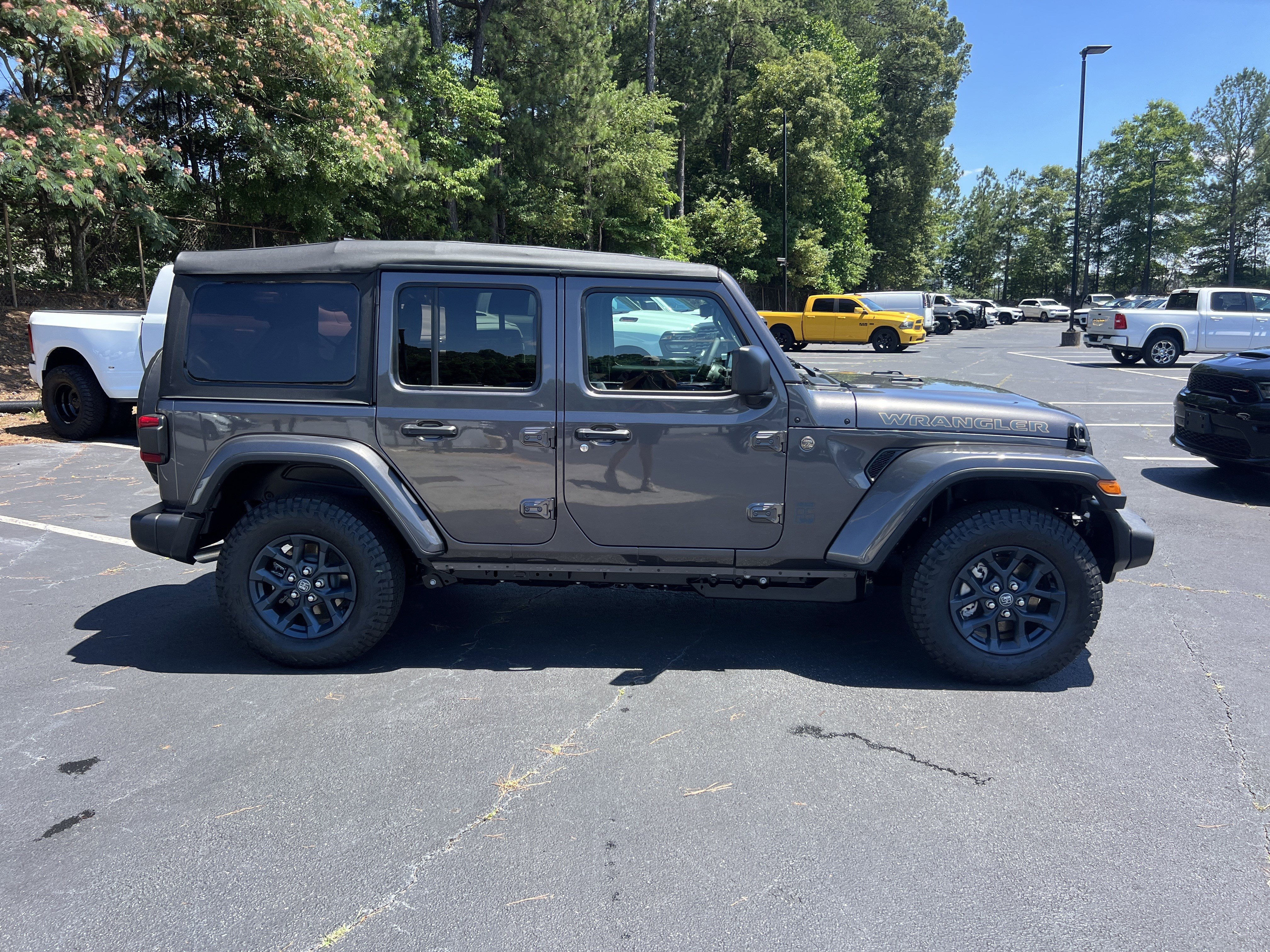 New 2026 Granite Crystal Metallic Clear-Coat Exterior Paint Jeep Sport image 9